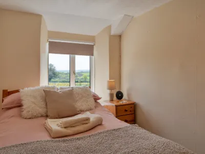 Cutkieve Farm Cottage Hotels near St Martin's Church