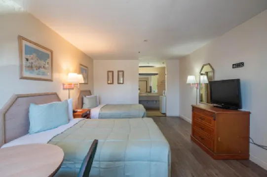 Hotel Rising Hotels in Maryvale