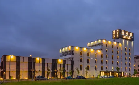 Wei Feng Qing MOTEL Отели рядом с достопримечательностью «Fengshan Chenghuang Temple»