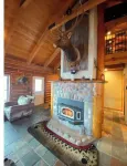 Beautiful Private Luxury Cabin with Hot Tub