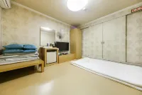 Busan Goejeong Clover - Motels
