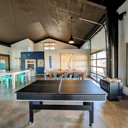 The Tillery Barndo - Two bedrooms/loft, dock, flat lot, spa, trampoline, golf