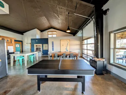 The Tillery Barndo - Two bedrooms/loft, dock, flat lot, spa, trampoline, golf