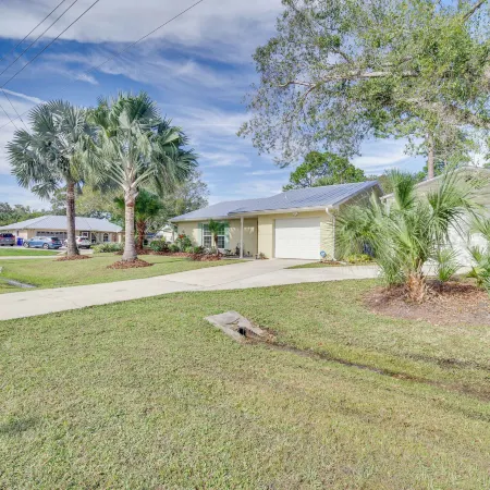 Sebastian Home w/ Screened Lanai: 8 Mi to Beach!
