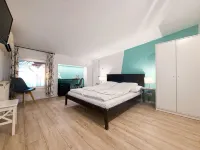 Chesscom Guesthouse Hotels near Trianon emlékmű