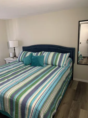 Lake Front with boat parking and easy access to the beach and marina