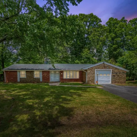 4-bedroom house in peaceful Fredericksburg  VA with WiFi, AC  Enjoy your stay