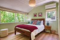 Blue Sky Cottage! Freshly Renovated,  Lovely with Gardens in Sunny Central Marin