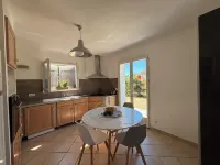 150 m2 VILLA with 1000 m2 garden and swimming pool Hotels in Bessan