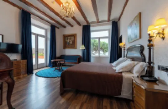 Hotel Roger de Flor by Seleqtta