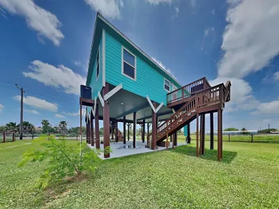 Pura Vida Oasis Hotels near Third Coast Squadron