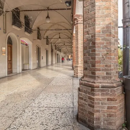 [Piazza Martiri]-In pieno centro sotto al Castello