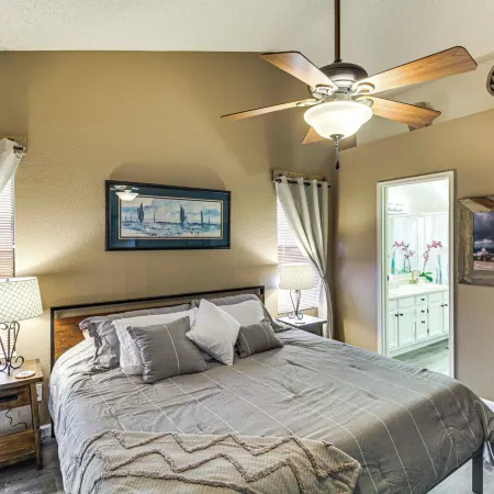 'Coyote Casa' w/ Mtn Views in Tuscon Desert Oasis