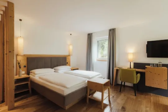 Waldrast - Forestside Living