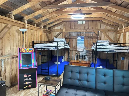 KnotRLake a cozy get-a-way with a lake view! Hotels in Cambridge Township