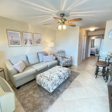 Coastal Charm Meets Cozy Comfort - 1BR Beachside Beauty!