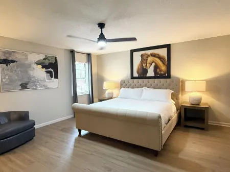 Lakeview Lounge Group-friendly Near Hefner LW Отели в г. Уорр Эйкерс