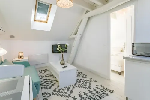 Close to everything, quiet and fully equipped F1, wifi