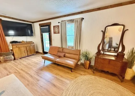Cozy 1-bedroom apartment with AC, WiFi in enjoyable Harrison