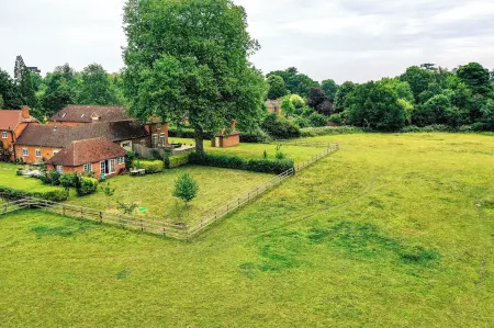 Idyllic Countryside Cottage in Worcestershire Отели в г. Першор