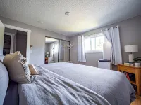 Bayside Apartment #4- Top Floor Waterfront Views above Boulevard Park