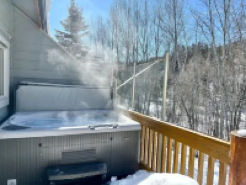 Modern Mountain Vacation! Private Hot Tub 3bd/3bth 金伯利酒店