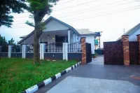 Hubbies Royale Hotel