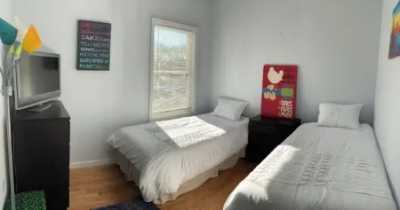 Sunny Modern Huge 3 bed 2 bath, 15 mins to downton NYC Отели рядом с достопримечательностью «Либерти Сайенс Сентер»