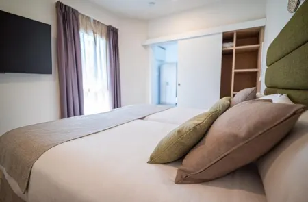 HL Miraflor Suites Hotel