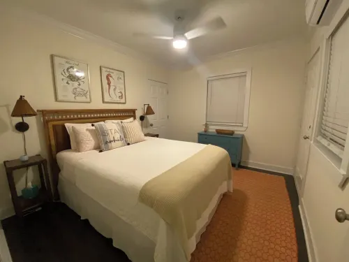 Charming 2-bedroom beach getaway on beautiful St. Simons Island!