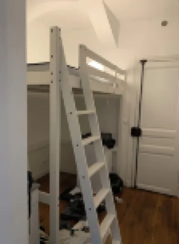 Quiet studio near amenities