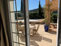 Villa in Garden Level 6/8 Pers on Swimming Pool 5 mn Walk from the Beach, in a Quiet Area 헤이욜-까나델-슈흐-메흐 호텔