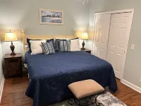 Waterfront and boardwalk 2-bedroom, 1- bath apartment in Historic Georgetown, SC