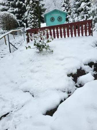 Chalet am Bergflüsschen mit Sauna & Riesentrampolin & Waldschwimmbad