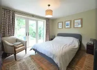 Central Ripon quiet pad. Private off-street parking. Fully equipped snug annex. Hotels in Ripon