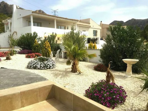 Water Slide, Beer Tap, Games Room, Play Park, 2 Kitchens - Space & Fun!