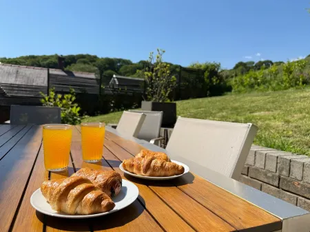 Pembury – Spacious and Contemporary 4 Bedroom Holiday Retreat