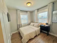 Charming 2-bedroom house in Albany with AC, WiFi Hotels in Albany
