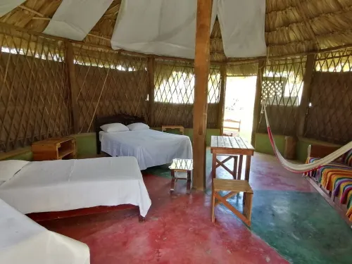 Cabin at the foot of the lagoon