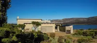 Charming 4-bedroom villa with WiFi, AC in serene Hermanus Hotels near Benguela Cove Lagoon Wine Estate