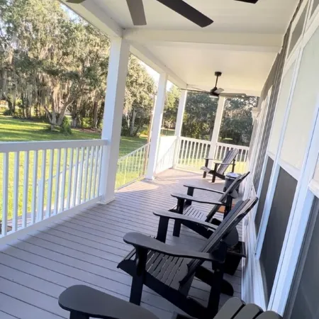 The Last Stand Farmhouse! Beautiful kitchen, TV room, AC, WiFi in Okeechobee