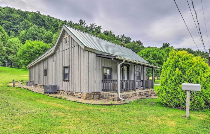 Damascus Cottage w/ Fire Pit - 1 Mi to Trails