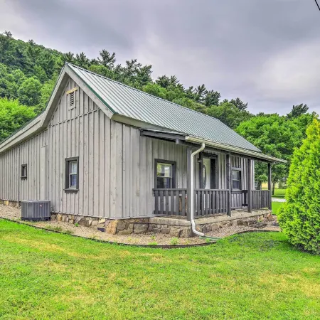 Damascus Cottage w/ Fire Pit - 1 Mi to Trails