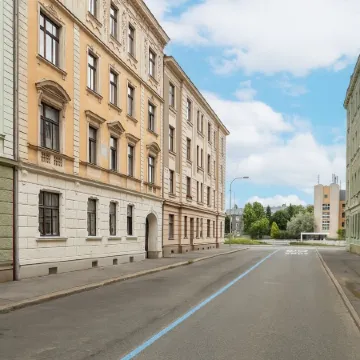 Riverside Hotel by Goodnite cz Отели рядом с достопримечательностью «Замок Шпильберк»