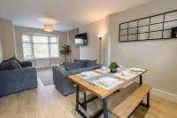 Family-Friendly Cosy Newly Renovated Home in Runcorn Cheshire Chester Liverpool Hotels in Runcorn