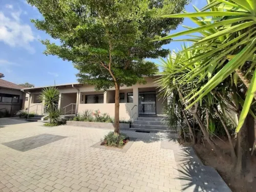 Bustani 2 - Spacious Secure and Private Apartment - Self-catering Hotels in Edenvale