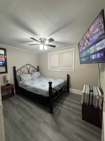 Charming 3-bedroom, 2 bathroom house with WiFi, AC in wonderful Goldsboro.