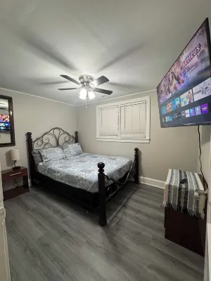 Charming 3-bedroom, 2 bathroom house with WiFi, AC in wonderful Goldsboro.