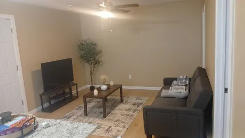 Cozy 1-bedroom apartment in enchanting Manchester, with A/C & wifi, kitchen