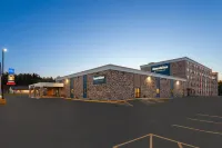 AmericInn & Suites By Wyndham Baraboo Event Center Отели в г. Сок